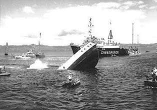 the moment of sinking the Rainbow Warrior