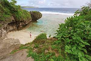 small sandy beach at Tamakautoga