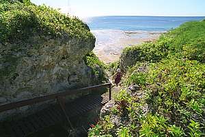 track to Palaha cave