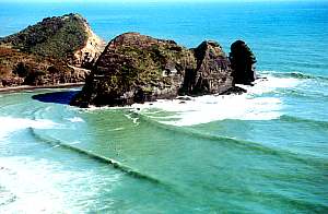 Ocean swell at Piha